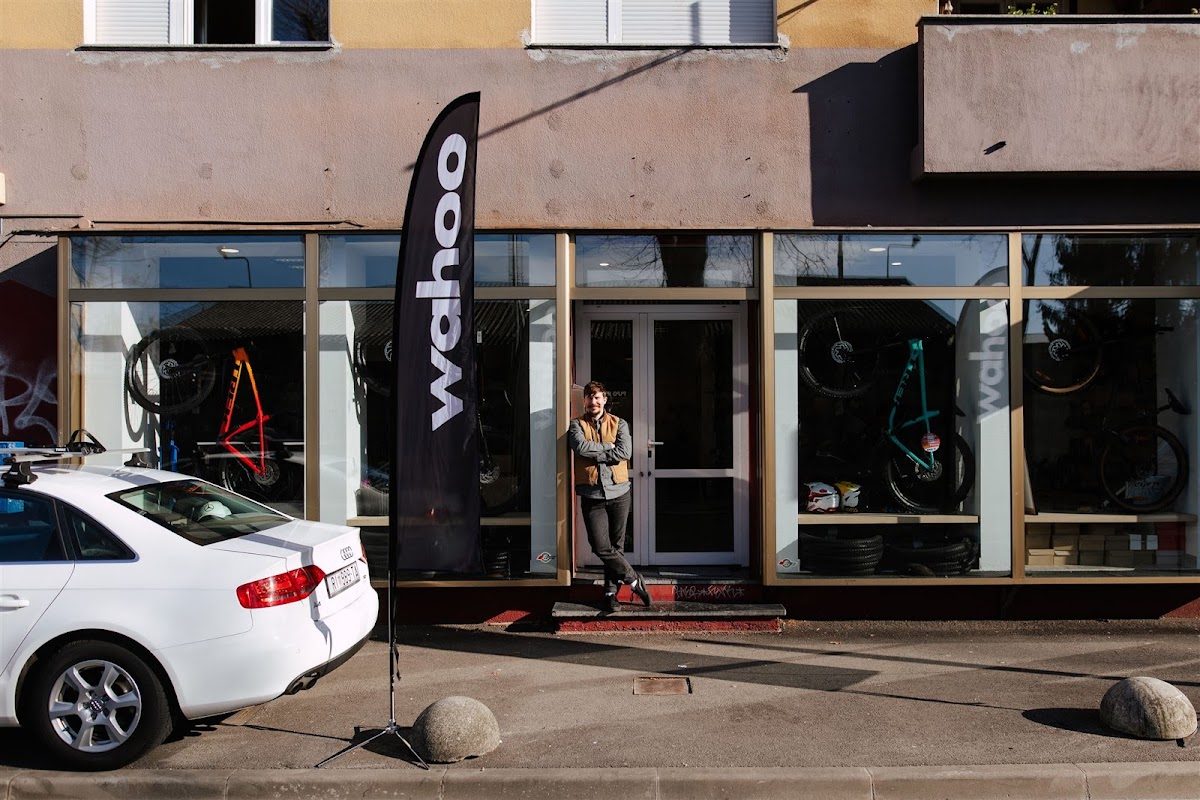 Far Out — izlog trgovine s biciklima, Krešimirova 58, Rijeka